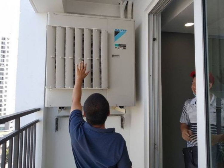 Khoảng cách giữa trần và cục nóng máy lạnh Khoảng cách giữa trần và cục nóng máy lạnh