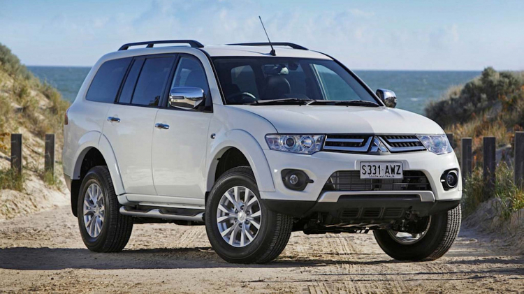 Các bác tư vấn giúp em về Mitsubishi Pajero Sport đời 2015