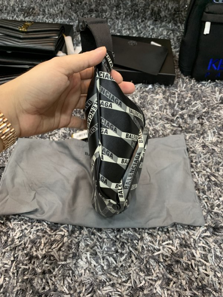 Thái Dương Authentic-Chuyên Bán Đồ Hiệu Gucci Fendi Dolce Hermes Givenchy LV Balenciaga,Saint,Ds v.v Thái Dương Authentic-Chuyên Bán Đồ Hiệu Gucci Fendi Dolce Hermes Givenchy LV Balenciaga,Saint,Ds v.v