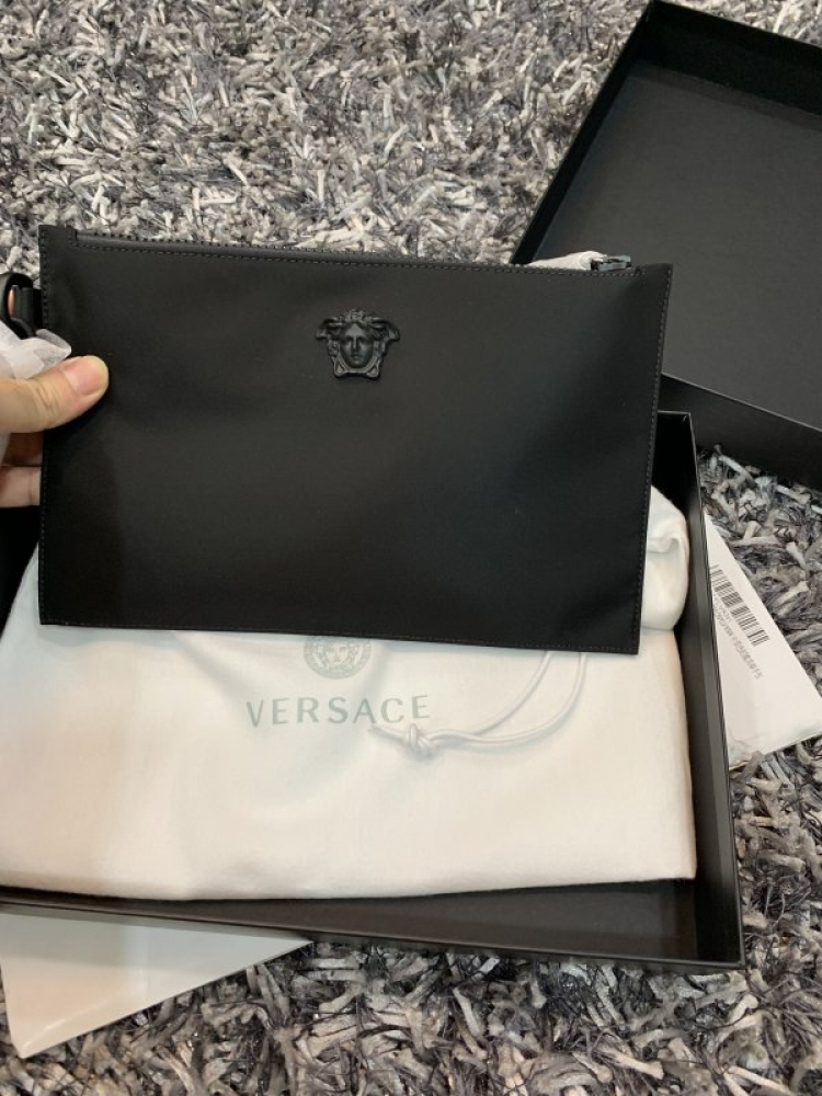 Thái Dương Authentic-Chuyên Bán Đồ Hiệu Gucci Fendi Dolce Hermes Givenchy LV Balenciaga,Saint,Ds v.v