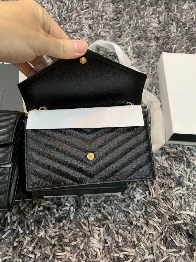 Thái Dương Authentic-Chuyên Bán Đồ Hiệu Gucci Fendi Dolce Hermes Givenchy LV Balenciaga,Saint,Ds v.v