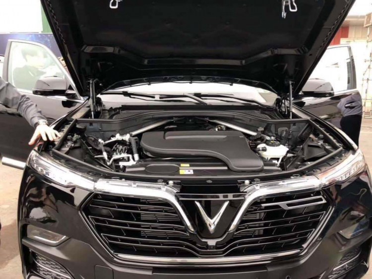 VinFast Fadil và SUV Lux SA 2.0 lộ diện ảnh chụp khoang động cơ