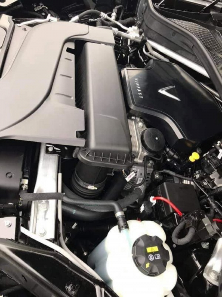 VinFast Fadil và SUV Lux SA 2.0 lộ diện ảnh chụp khoang động cơ VinFast Fadil và SUV Lux SA 2.0 lộ diện ảnh chụp khoang động cơ