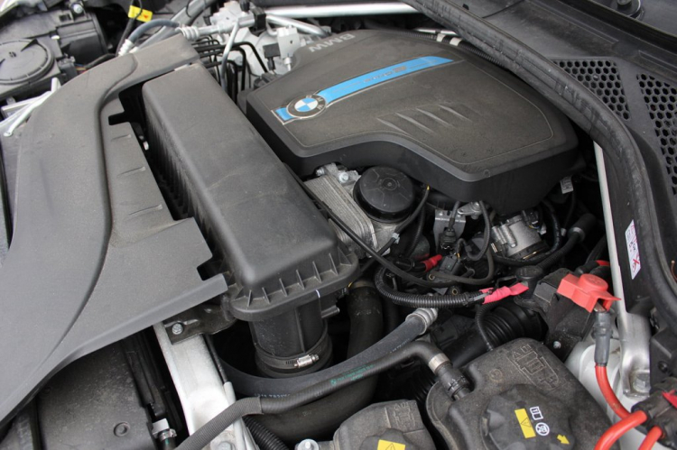 VinFast Fadil và SUV Lux SA 2.0 lộ diện ảnh chụp khoang động cơ VinFast Fadil và SUV Lux SA 2.0 lộ diện ảnh chụp khoang động cơ
