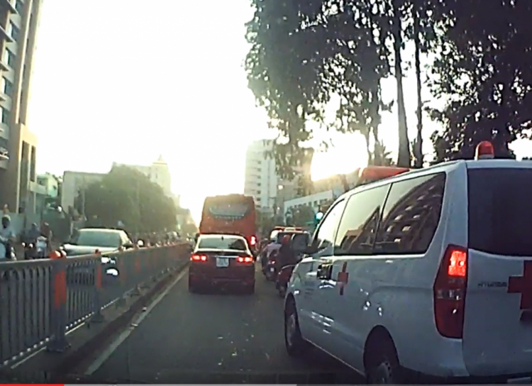 Phan Đăng Lưu rẽ phải Nơ Trang Long: được phép rẽ khi đèn đỏ Phan Đăng Lưu rẽ phải Nơ Trang Long: được phép rẽ khi đèn đỏ
