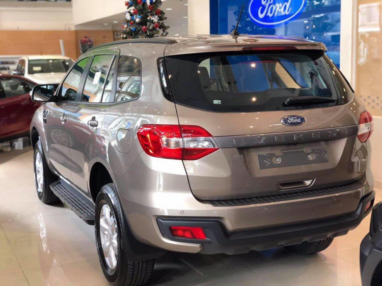 So sánh  Ford Everest Ambiente 4x2 MT và Toyota Fortuner 2.4G 4x2 MT