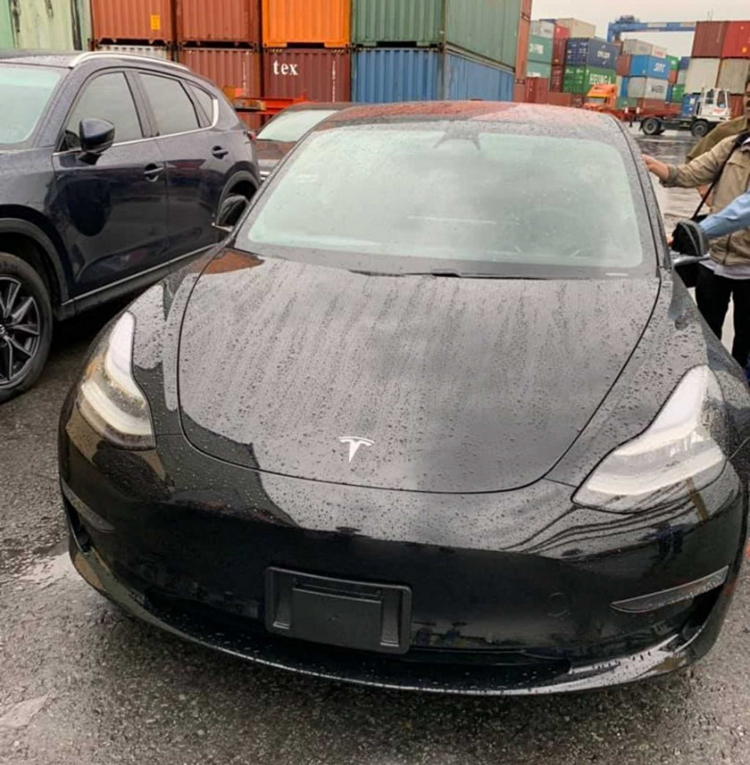 Tesla Model 3 đầu tiên về Việt Nam: Sedan chạy hoàn toàn bằng điện