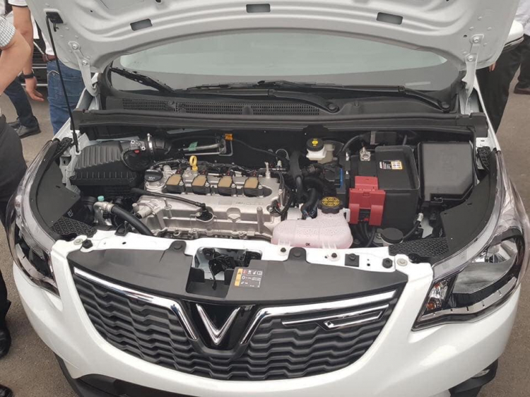 VinFast Fadil và SUV Lux SA 2.0 lộ diện ảnh chụp khoang động cơ VinFast Fadil và SUV Lux SA 2.0 lộ diện ảnh chụp khoang động cơ