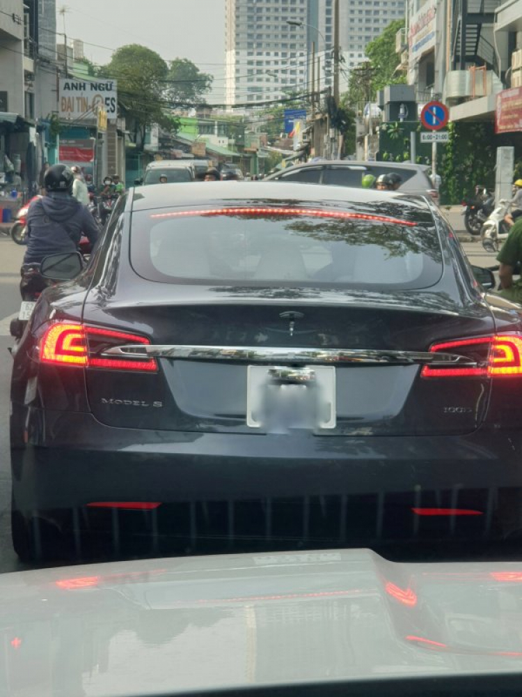 Tesla Model 3 đầu tiên về Việt Nam: Sedan chạy hoàn toàn bằng điện