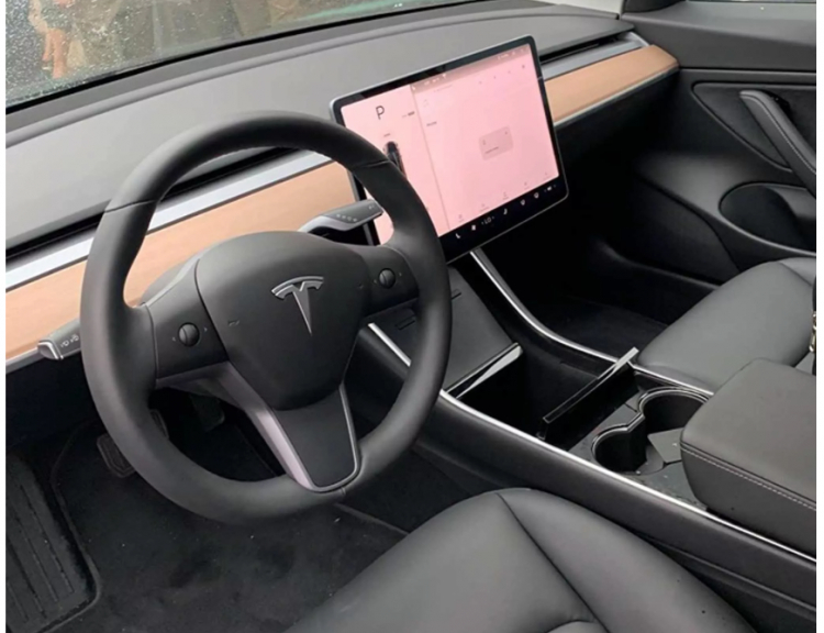 Tesla Model 3 đầu tiên về Việt Nam: Sedan chạy hoàn toàn bằng điện