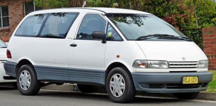 1920px-1996-2000_Toyota_Tarago_(TCR10R)_GLi_van_02.jpg