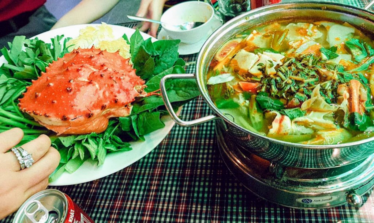 Cua đá cù lao chám vỏ không, mà sao mắc thế? Cua đá cù lao chám vỏ không, mà sao mắc thế?