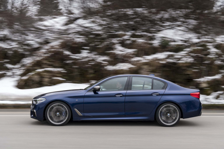BMW giới thiệu M550i phiên bản nâng cấp mới; lắp máy V8 4.4L mạnh chỉ thua M5