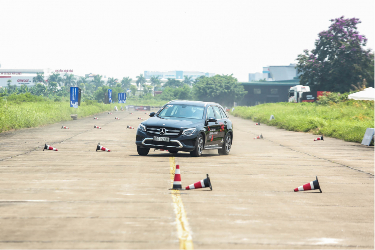 Trải nghiệm các tính năng an toàn của Mercedes Benz tại Học viện Lái xe An toàn