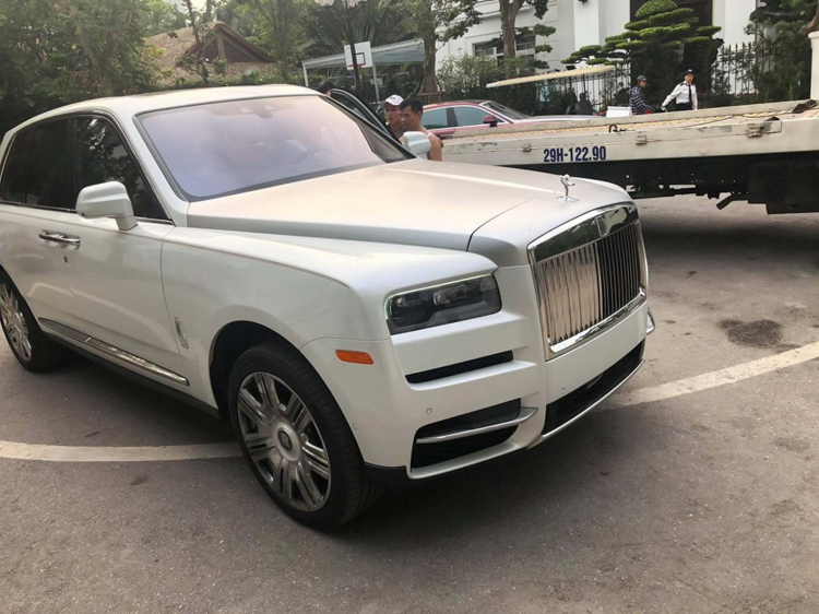 SUV siêu sang Rolls-Royce Cullinan đầu tiên về Việt Nam