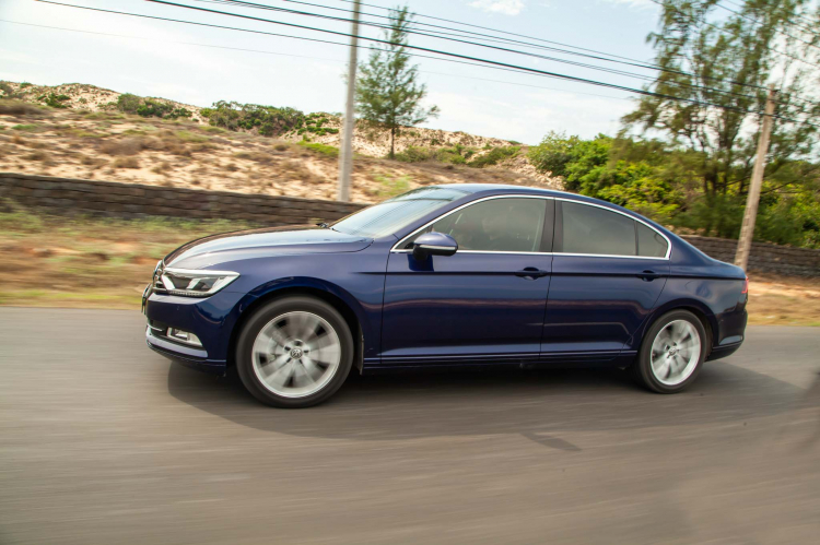 Volkswagen Passat Bluemotion: Lựa chọn xe Đức duy nhất trong phân khúc