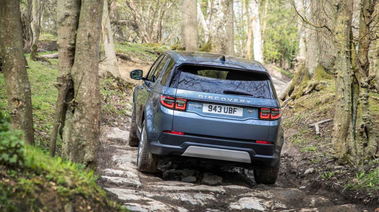 Land Rover Discovery Sport mới ra mắt; có thêm tùy chọn động cơ mild hybrid