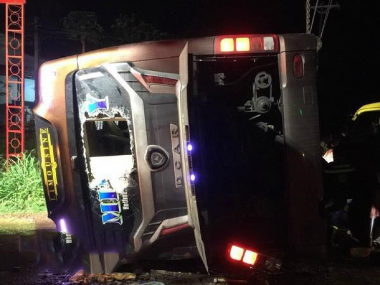 Xe khách lật trong đêm tại Đồng Nai, 2 mẹ con tử vong, 17 người bị thương
