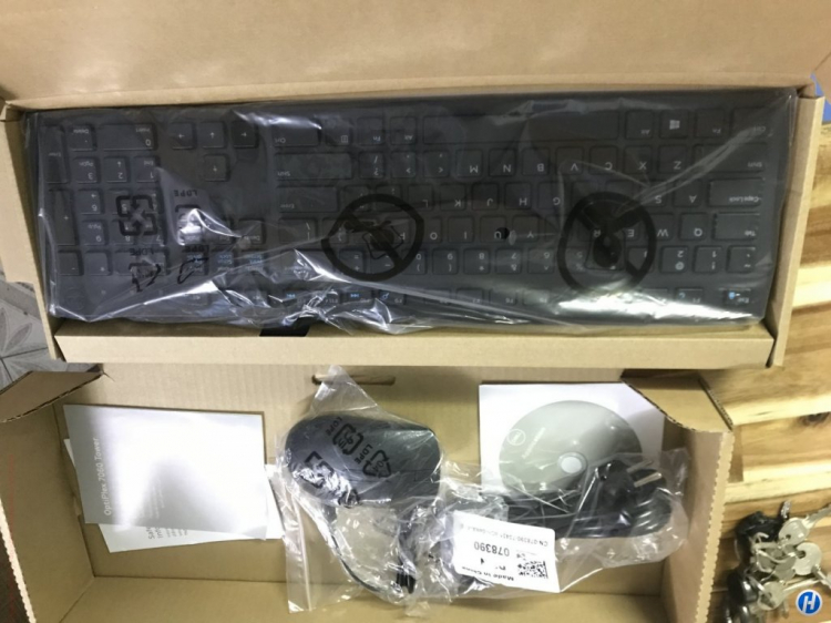 Nhờ anh @giuvung tìm máy laptop Nhờ anh @giuvung tìm máy laptop