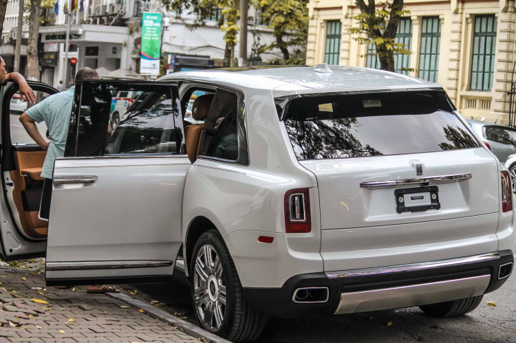 Vẻ đẹp của Rolls-Royce Cullinan: SUV siêu sang có giá hơn 41 tỷ đồng tại Việt Nam