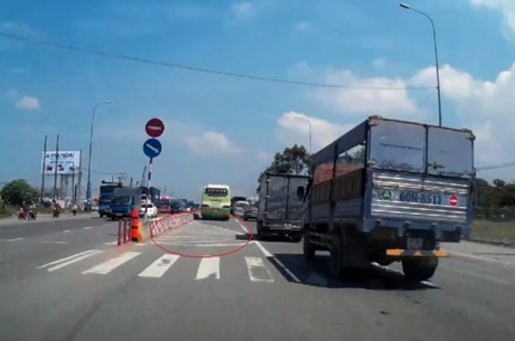 Rất khó để phạm lỗi "đi không đúng phần đường, làn đường quy định" Rất khó để phạm lỗi "đi không đúng phần đường, làn đường quy định"