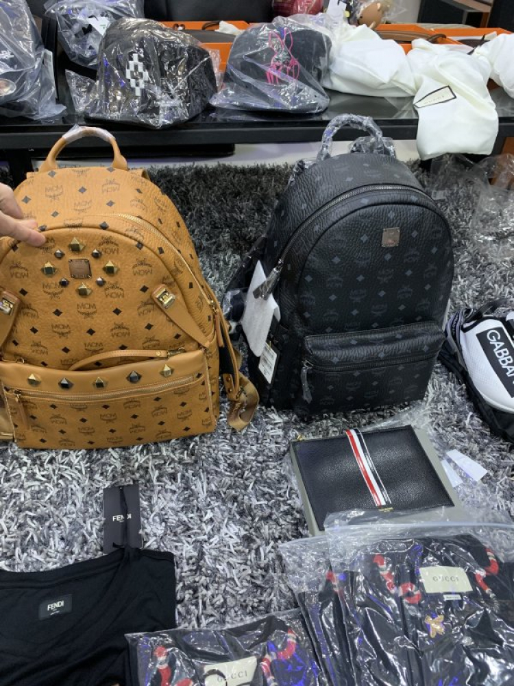 Thái Dương Authentic-Chuyên Bán Đồ Hiệu Gucci Fendi Dolce Hermes Givenchy LV Balenciaga,Saint,Ds v.v Thái Dương Authentic-Chuyên Bán Đồ Hiệu Gucci Fendi Dolce Hermes Givenchy LV Balenciaga,Saint,Ds v.v