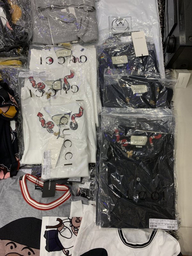 Thái Dương Authentic-Chuyên Bán Đồ Hiệu Gucci Fendi Dolce Hermes Givenchy LV Balenciaga,Saint,Ds v.v Thái Dương Authentic-Chuyên Bán Đồ Hiệu Gucci Fendi Dolce Hermes Givenchy LV Balenciaga,Saint,Ds v.v