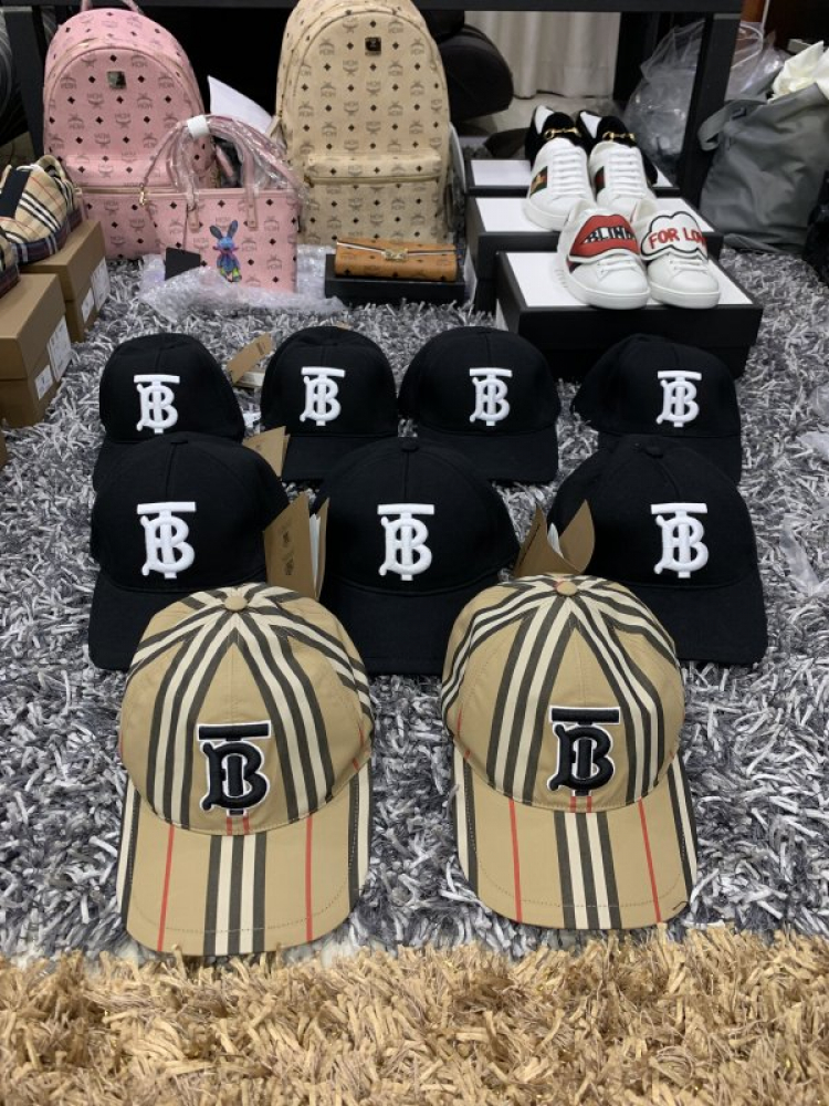 Thái Dương Authentic-Chuyên Bán Đồ Hiệu Gucci Fendi Dolce Hermes Givenchy LV Balenciaga,Saint,Ds v.v Thái Dương Authentic-Chuyên Bán Đồ Hiệu Gucci Fendi Dolce Hermes Givenchy LV Balenciaga,Saint,Ds v.v