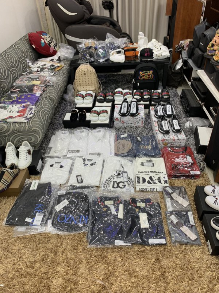 Thái Dương Authentic-Chuyên Bán Đồ Hiệu Gucci Fendi Dolce Hermes Givenchy LV Balenciaga,Saint,Ds v.v Thái Dương Authentic-Chuyên Bán Đồ Hiệu Gucci Fendi Dolce Hermes Givenchy LV Balenciaga,Saint,Ds v.v