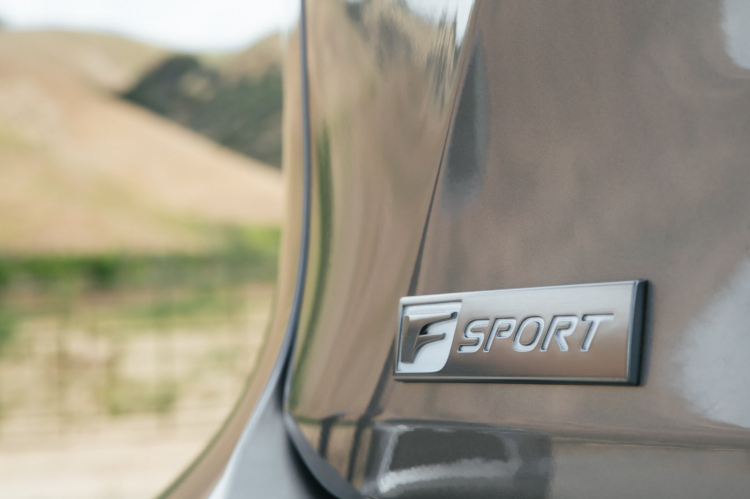 Lexus giới thiệu RX 2020: Tinh chỉnh lại thiết kế ngoại thất, thêm trang bị tiện nghi và an toàn