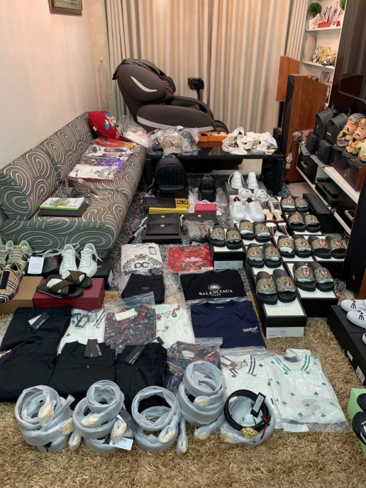 Thái Dương Authentic-Chuyên Bán Đồ Hiệu Gucci Fendi Dolce Hermes Givenchy LV Balenciaga,Saint,Ds v.v Thái Dương Authentic-Chuyên Bán Đồ Hiệu Gucci Fendi Dolce Hermes Givenchy LV Balenciaga,Saint,Ds v.v