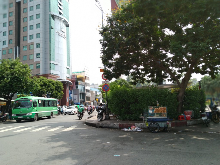 Biển cấm ô tô theo giờ đường Nguyễn Trãi