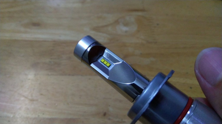 Chỗ nào bán đèn led cos xe hơi có 2 nhánh mà bấm nó sáng cả hai hả các bác? Chỗ nào bán đèn led cos xe hơi có 2 nhánh mà bấm nó sáng cả hai hả các bác?