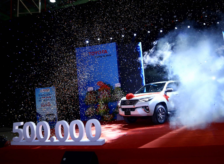 Toyota Việt Nam công bố giá Fortuner lắp ráp trong nước: Giá tăng nhẹ và thêm trang bị