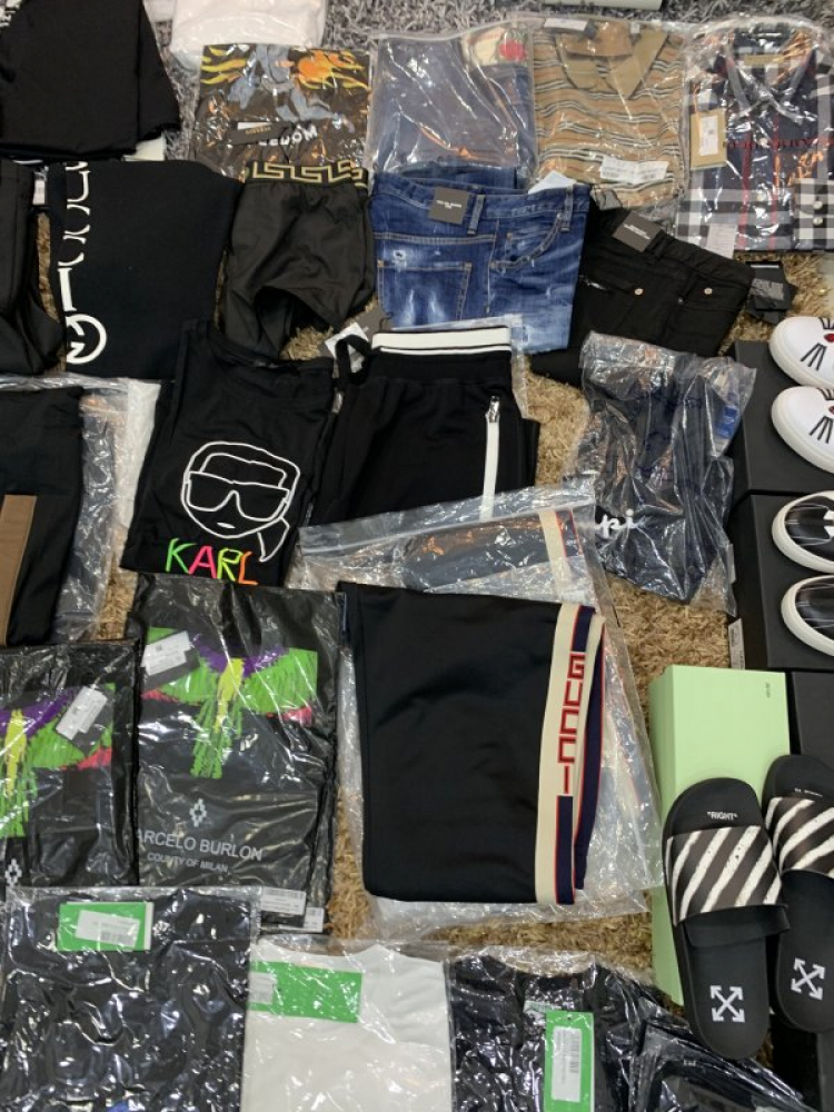 Thái Dương Authentic-Chuyên Bán Đồ Hiệu Gucci Fendi Dolce Hermes Givenchy LV Balenciaga,Saint,Ds v.v Thái Dương Authentic-Chuyên Bán Đồ Hiệu Gucci Fendi Dolce Hermes Givenchy LV Balenciaga,Saint,Ds v.v