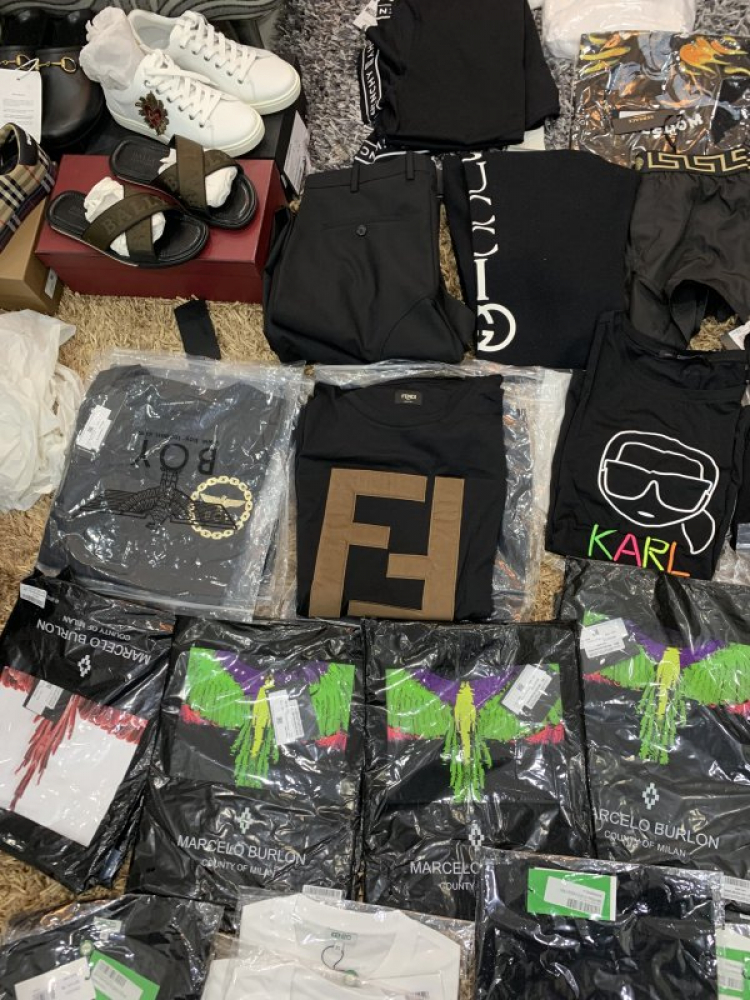 Thái Dương Authentic-Chuyên Bán Đồ Hiệu Gucci Fendi Dolce Hermes Givenchy LV Balenciaga,Saint,Ds v.v Thái Dương Authentic-Chuyên Bán Đồ Hiệu Gucci Fendi Dolce Hermes Givenchy LV Balenciaga,Saint,Ds v.v