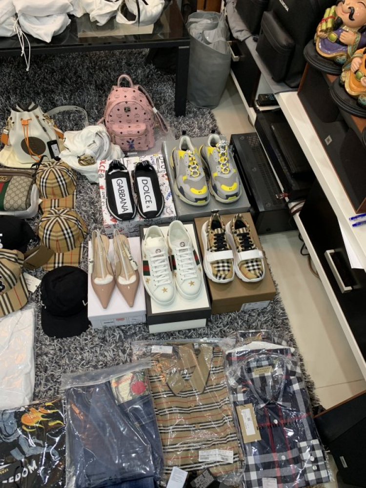 Thái Dương Authentic-Chuyên Bán Đồ Hiệu Gucci Fendi Dolce Hermes Givenchy LV Balenciaga,Saint,Ds v.v Thái Dương Authentic-Chuyên Bán Đồ Hiệu Gucci Fendi Dolce Hermes Givenchy LV Balenciaga,Saint,Ds v.v