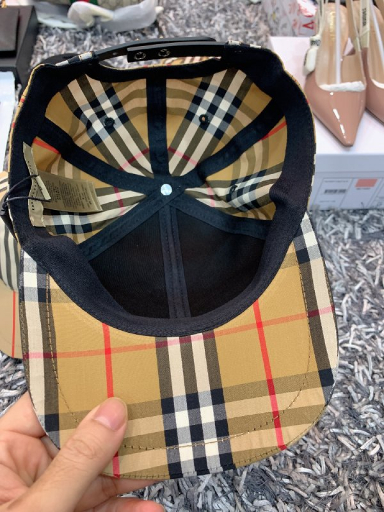 Thái Dương Authentic-Chuyên Bán Đồ Hiệu Gucci Fendi Dolce Hermes Givenchy LV Balenciaga,Saint,Ds v.v Thái Dương Authentic-Chuyên Bán Đồ Hiệu Gucci Fendi Dolce Hermes Givenchy LV Balenciaga,Saint,Ds v.v