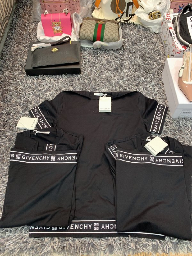 Thái Dương Authentic-Chuyên Bán Đồ Hiệu Gucci Fendi Dolce Hermes Givenchy LV Balenciaga,Saint,Ds v.v Thái Dương Authentic-Chuyên Bán Đồ Hiệu Gucci Fendi Dolce Hermes Givenchy LV Balenciaga,Saint,Ds v.v