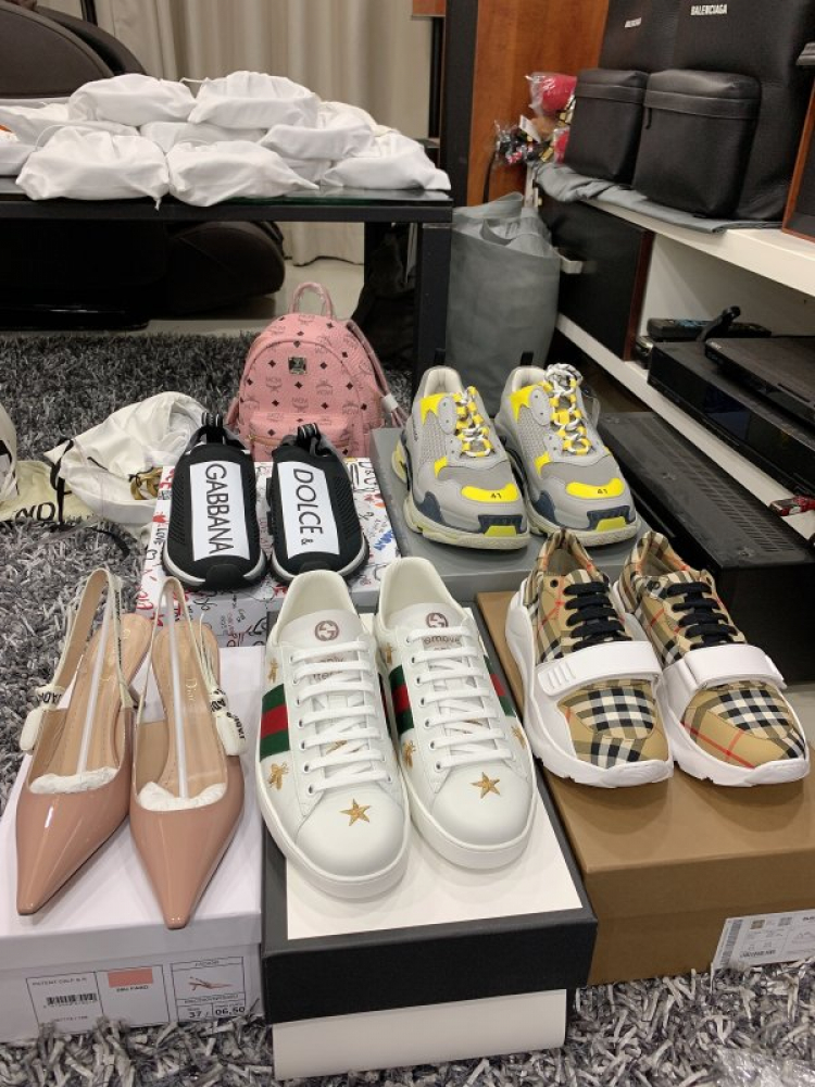 Thái Dương Authentic-Chuyên Bán Đồ Hiệu Gucci Fendi Dolce Hermes Givenchy LV Balenciaga,Saint,Ds v.v Thái Dương Authentic-Chuyên Bán Đồ Hiệu Gucci Fendi Dolce Hermes Givenchy LV Balenciaga,Saint,Ds v.v