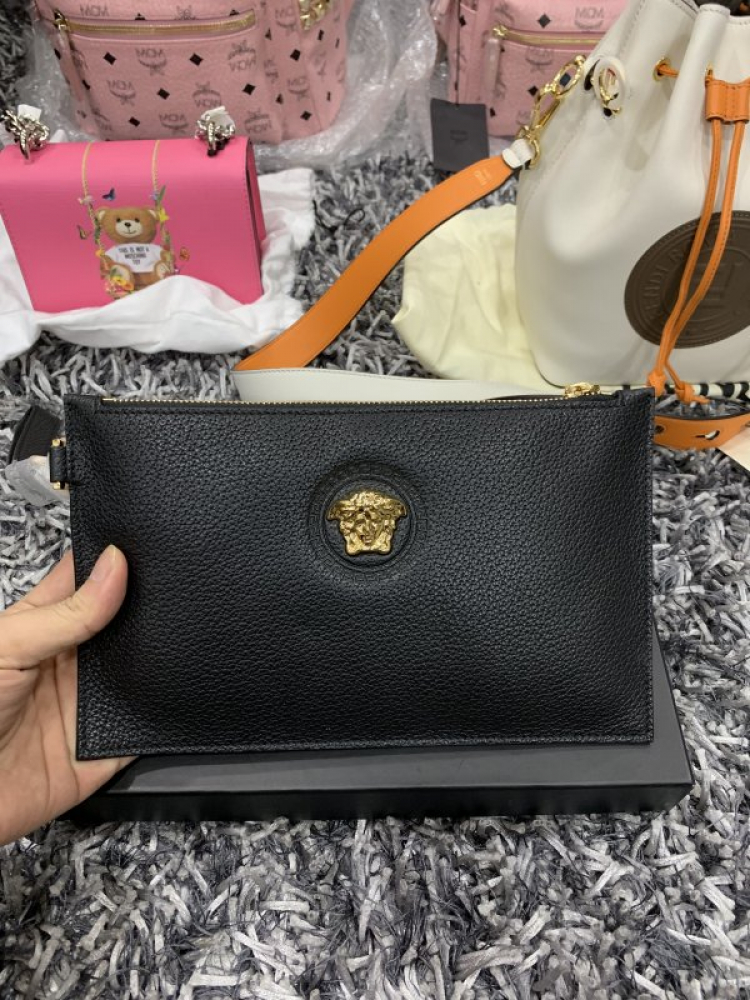 Thái Dương Authentic-Chuyên Bán Đồ Hiệu Gucci Fendi Dolce Hermes Givenchy LV Balenciaga,Saint,Ds v.v