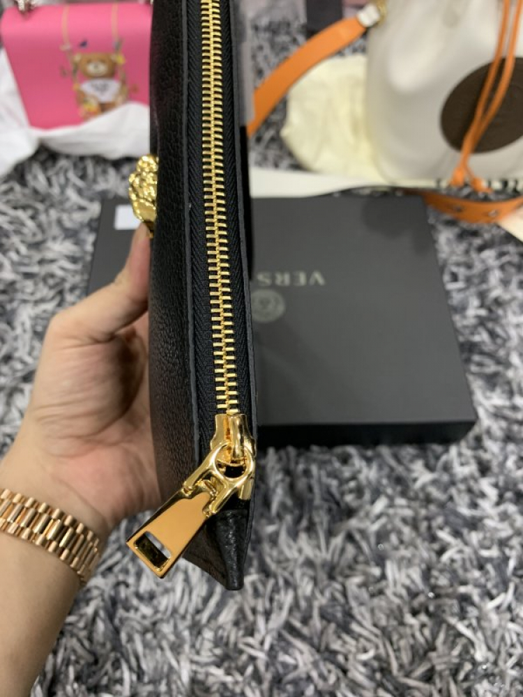 Thái Dương Authentic-Chuyên Bán Đồ Hiệu Gucci Fendi Dolce Hermes Givenchy LV Balenciaga,Saint,Ds v.v