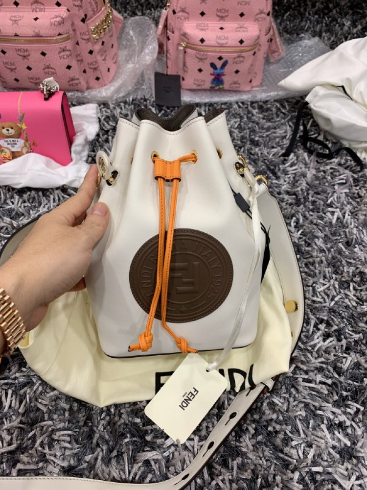 Thái Dương Authentic-Chuyên Bán Đồ Hiệu Gucci Fendi Dolce Hermes Givenchy LV Balenciaga,Saint,Ds v.v Thái Dương Authentic-Chuyên Bán Đồ Hiệu Gucci Fendi Dolce Hermes Givenchy LV Balenciaga,Saint,Ds v.v