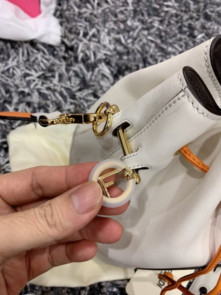 Thái Dương Authentic-Chuyên Bán Đồ Hiệu Gucci Fendi Dolce Hermes Givenchy LV Balenciaga,Saint,Ds v.v Thái Dương Authentic-Chuyên Bán Đồ Hiệu Gucci Fendi Dolce Hermes Givenchy LV Balenciaga,Saint,Ds v.v