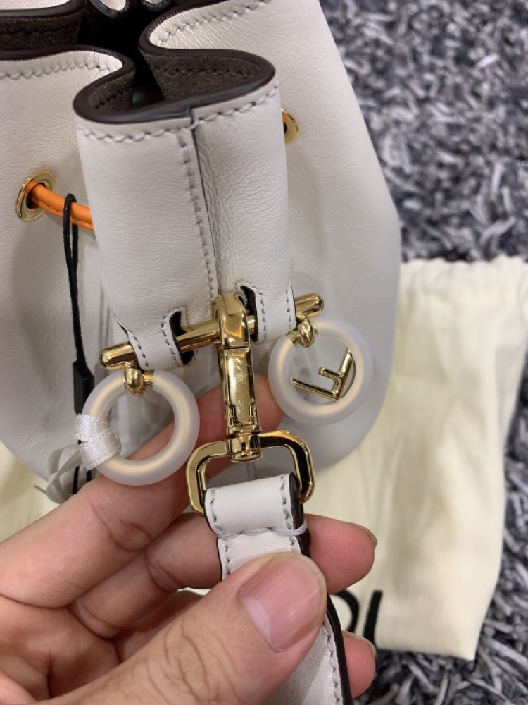 Thái Dương Authentic-Chuyên Bán Đồ Hiệu Gucci Fendi Dolce Hermes Givenchy LV Balenciaga,Saint,Ds v.v Thái Dương Authentic-Chuyên Bán Đồ Hiệu Gucci Fendi Dolce Hermes Givenchy LV Balenciaga,Saint,Ds v.v