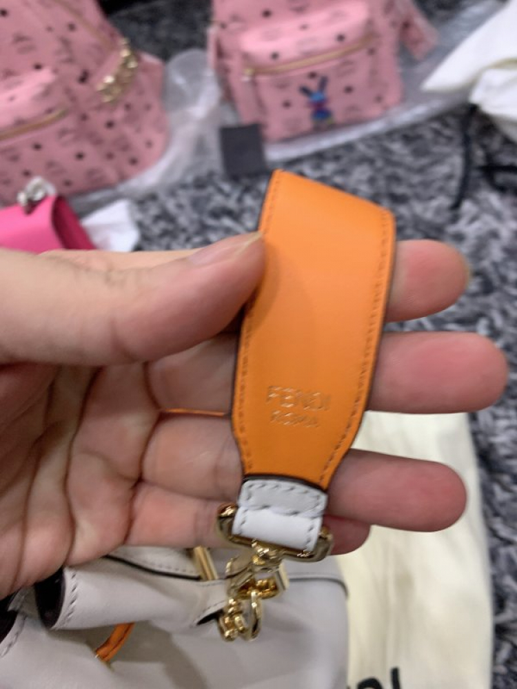 Thái Dương Authentic-Chuyên Bán Đồ Hiệu Gucci Fendi Dolce Hermes Givenchy LV Balenciaga,Saint,Ds v.v