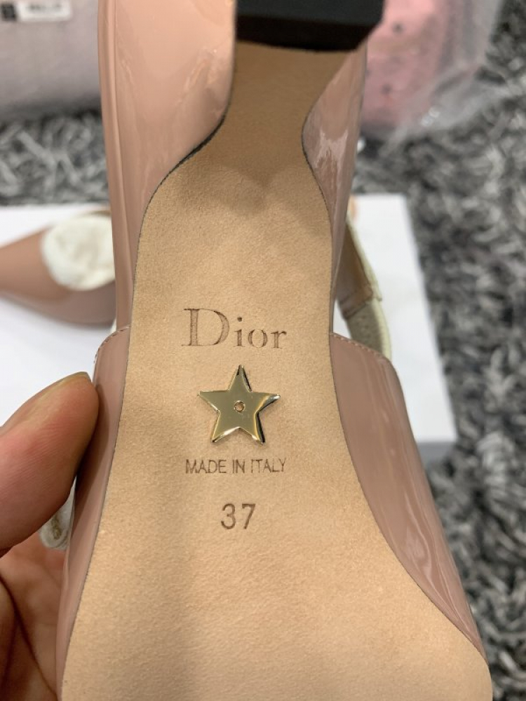 Thái Dương Authentic-Chuyên Bán Đồ Hiệu Gucci Fendi Dolce Hermes Givenchy LV Balenciaga,Saint,Ds v.v Thái Dương Authentic-Chuyên Bán Đồ Hiệu Gucci Fendi Dolce Hermes Givenchy LV Balenciaga,Saint,Ds v.v