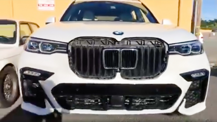 Tình huống dở khóc dở cười khi tráo đổi lưới tản nhiệt giữa BMW X7 và E30