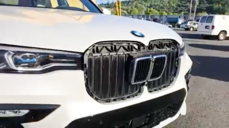 Tình huống dở khóc dở cười khi tráo đổi lưới tản nhiệt giữa BMW X7 và E30