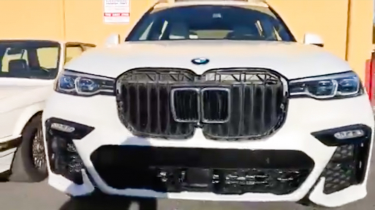 Tình huống dở khóc dở cười khi tráo đổi lưới tản nhiệt giữa BMW X7 và E30